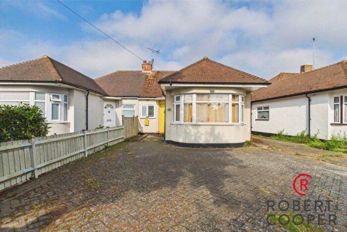 3 Bedroom Bungalow For Sale In Pavilion Way, Ruislip, HA4