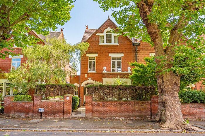 5 Bedroom Semi-Detached House To Rent In Waldegrave Gardens, Twickenham, TW1