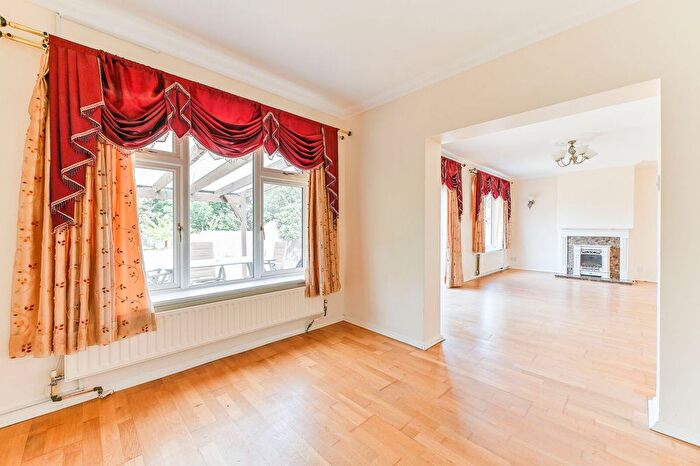 3 Bedroom Bungalow To Rent In York Road, Sutton, SM2