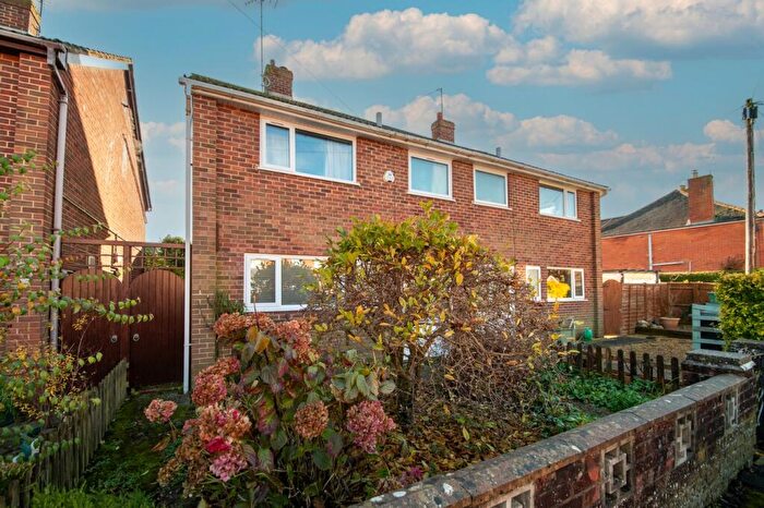 3 Bedroom Semi-Detached House To Rent In Russell Road, Newbury, RG14