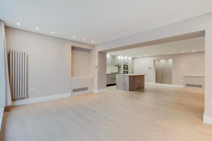 2 Bedroom Apartment To Rent In Fitzjohns Avenue, Hampstead, London, NW3