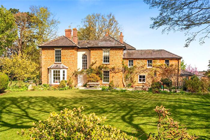 5 Bedroom Detached House For Sale In West Street, Long Buckby, Northampton, NN6