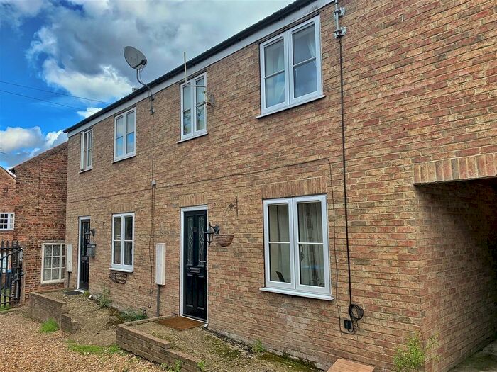 2 Bedroom Property To Rent In Gillings Court, Thirsk, YO7
