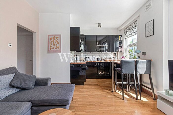 2 Bedroom Flat For Sale In Digby Crescent, London, N4