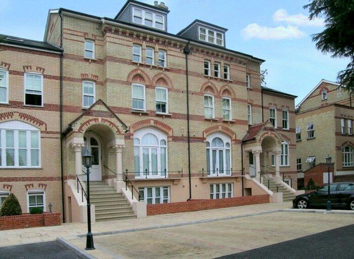 3 Bedroom Duplex To Rent In Savill Court, - The Fairmile, Henley-on-Thames, Oxfordshire, RG9