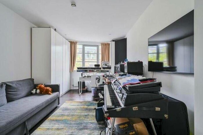 2 Bedroom House To Rent In Sidney Grove, Angel, London, EC1V