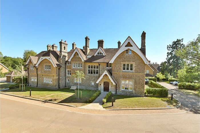 3 Bedroom Flat To Rent In Nailsworth Crescent, Merstham, Redhill, RH1