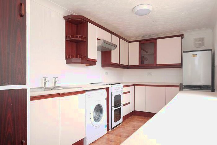 3 Bedroom Flat To Rent In Fitch Drive, Brighton, BN2