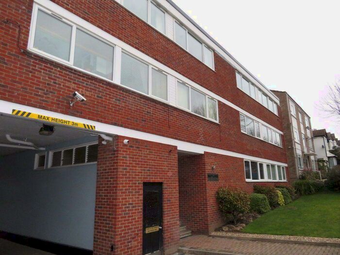 2 Bedroom Flat To Rent In Church Hill, Loughton, IG10