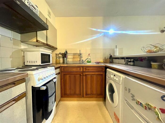 1 Bedroom Flat To Rent In Maltby Drive, Enfield, EN1