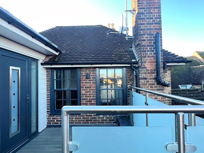 2 Bedroom Flat To Rent In The Courtyard, Steyning, West Sussex, BN44