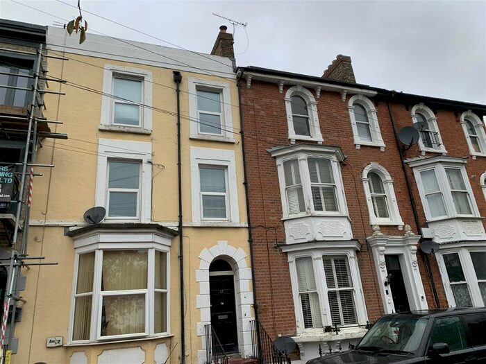 1 Bedroom Flat To Rent In Arklow Square, Ramsgate, CT11