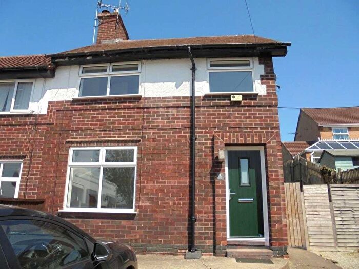 3 Bedroom Semi-Detached House To Rent In Houfton Crescent, Bolsover, ., S44