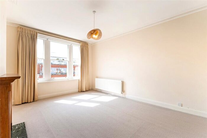 3 Bedroom Flat To Rent In Prince Of Wales Drive, Battersea, SW11