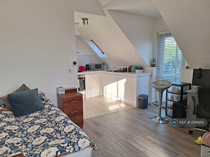 Studio To Rent In Dyke Road, Brighton, BN1