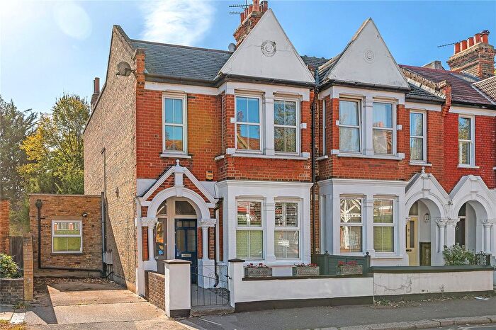 3 Bedroom Flat To Rent In Southfield Road, Chiswick, London, W4