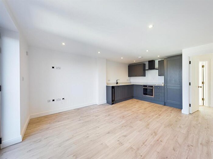 1 Bedroom Flat To Rent In Walsworth Road, Hitchin, Hertfordshire, SG4