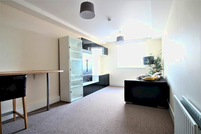 2 Bedroom Flat To Rent In London Road, Croydon, CR0