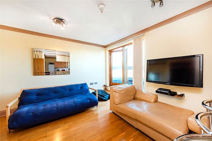 2 Bedroom Flat For Sale In Commercial Road, Poplar, E14
