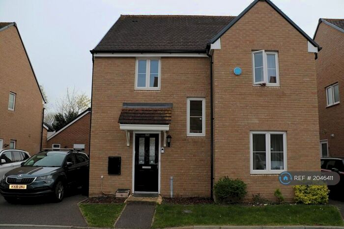 4 Bedroom Detached House To Rent In Collins Drive, Lower Earley, Reading, RG6