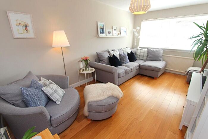 2 Bedroom Flat To Rent In Clark Place, Trinity, Edinburgh, EH5