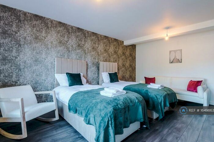 5 Bedroom Semi-Detached House To Rent In Fully Furnished In Leeds, Calverley, Pudsey, LS28