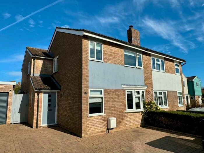 4 Bedroom Semi-Detached House To Rent In Bunyan Close, Pirton, Hitchin, SG5