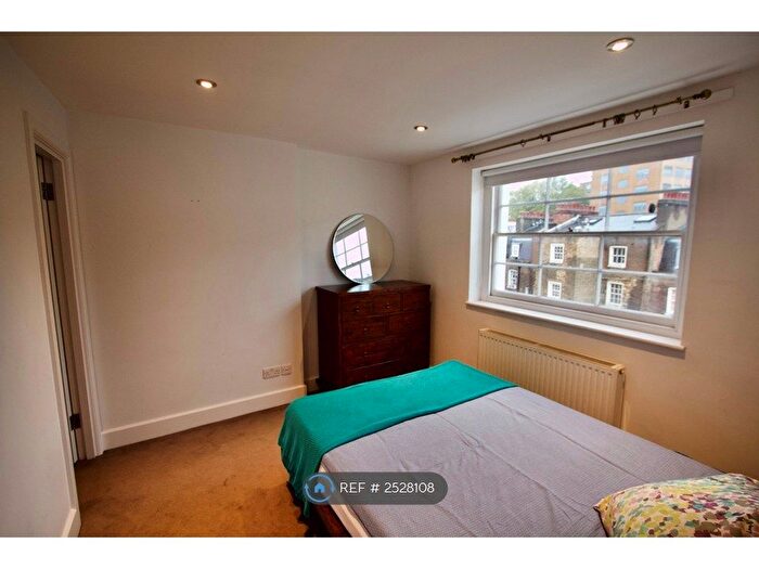 2 Bedroom Flat To Rent In Cartwright Gardens, London, WC1H