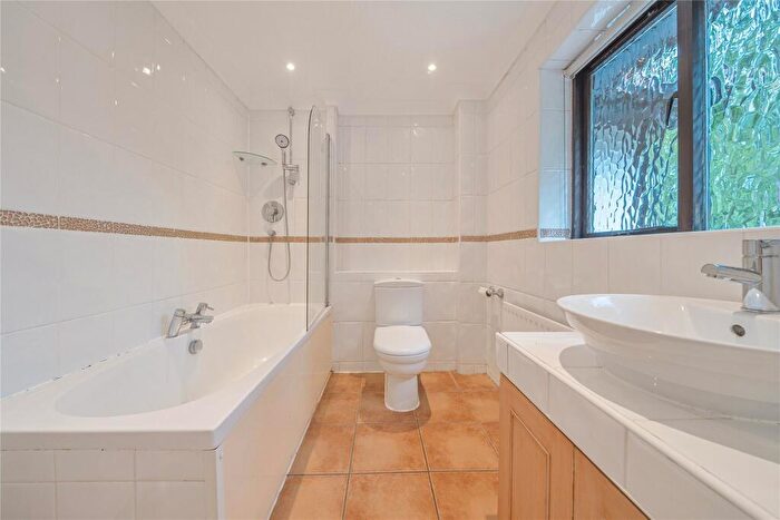 5 Bedroom Detached House For Sale In Fyfield Close, Bromley, BR2