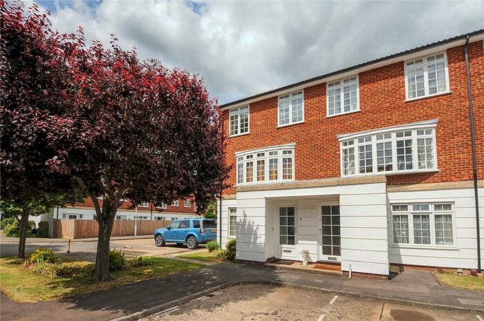 2 Bedroom Duplex To Rent In Lammas Court, Windsor, Berkshire, SL4