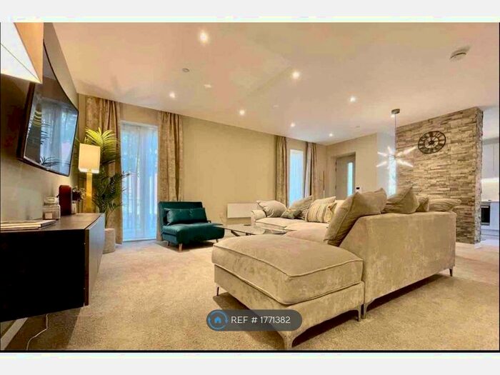 3 Bedroom Terraced House To Rent In Garden Lane, Manchester, M3