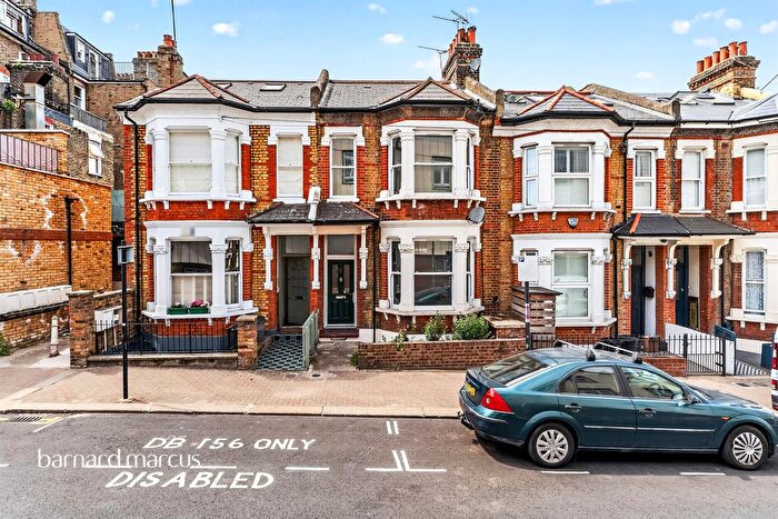 2 Bedroom Flat For Sale In Kathleen Road, London, SW11