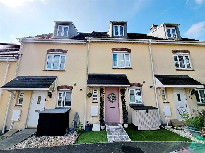 3 Bedroom Town House For Sale In Robin Drive, Launceston, PL15