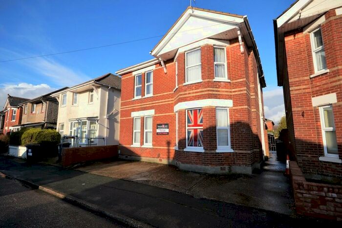 1 Bedroom Detached House To Rent In Highfield Road, Ensbury Park, BH9