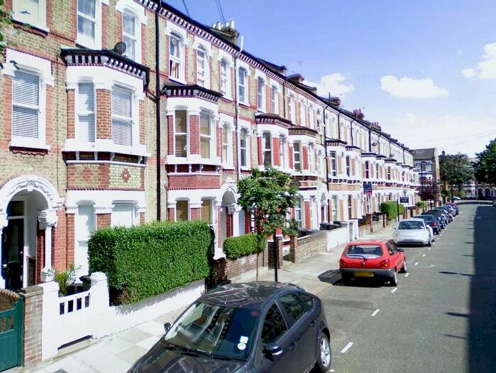 3 Bedroom Flat To Rent In Tremadoc Road, London, SW4