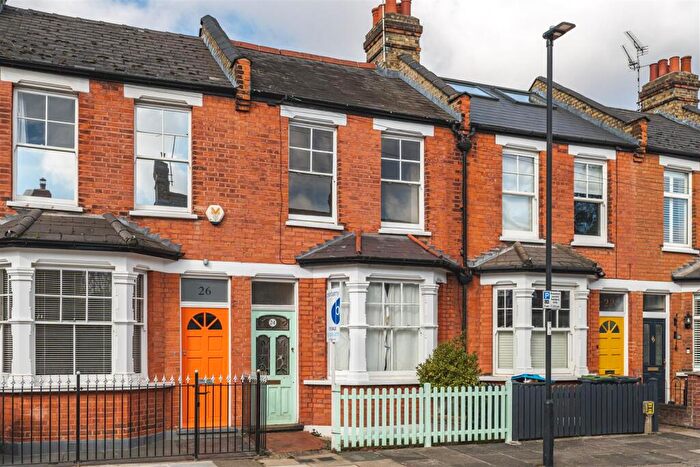 3 Bedroom Terraced House For Sale In Cedars Road, Winchmore Hill, N21