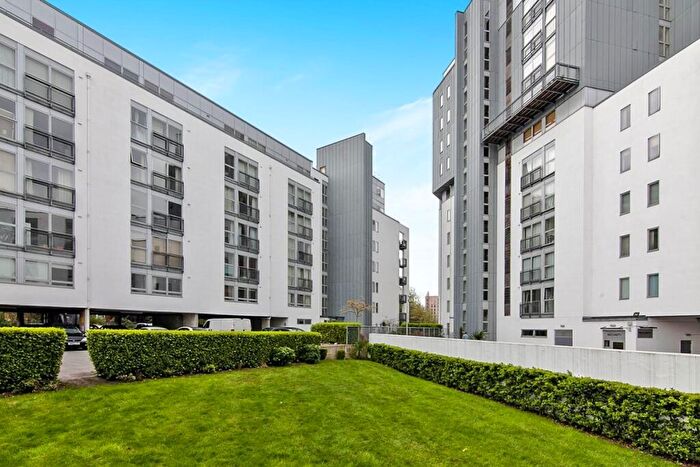 2 Bedroom Apartment To Rent In Water Street, Manchester, Greater Manchester, M3