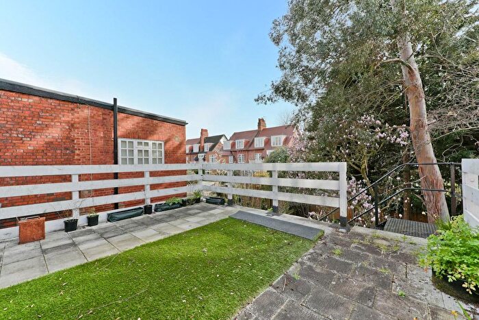 2 Bedroom Flat To Rent In Woodstock Road, Chiswick, W4