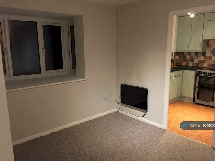 1 Bedroom Flat To Rent In Chestnut Road, Vange, Basildon, SS16