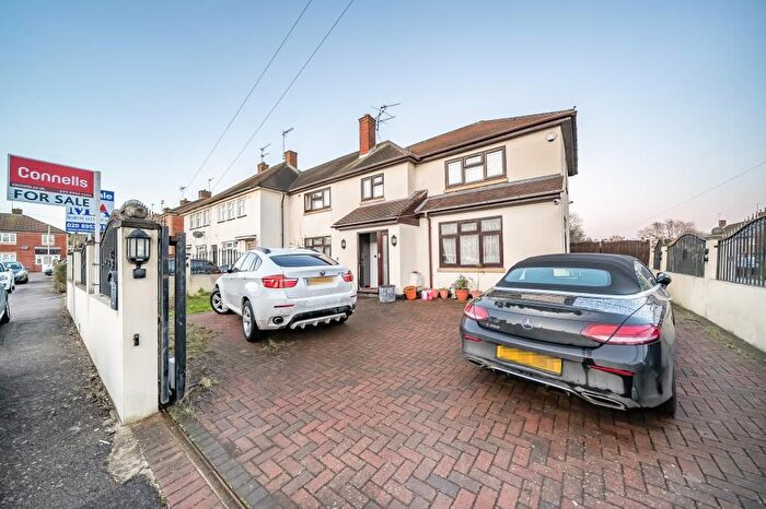 5 Bedroom Detached House To Rent In Borehamwood, Hertfordshire, WD6