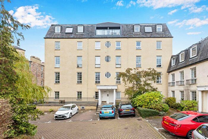 3 Bedroom Flat For Sale In / Caledonian Crescent, Dalry, Edinburgh, EH11
