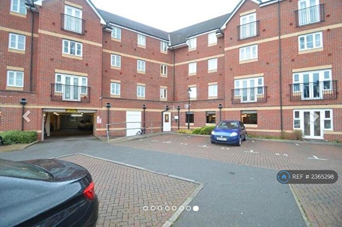 2 Bedroom Flat To Rent In Eaton Avenue, Slough, SL1