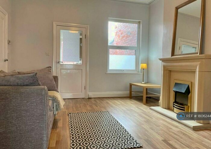 1 Bedroom Flat To Rent In Landseer Avenue, Leeds, LS13