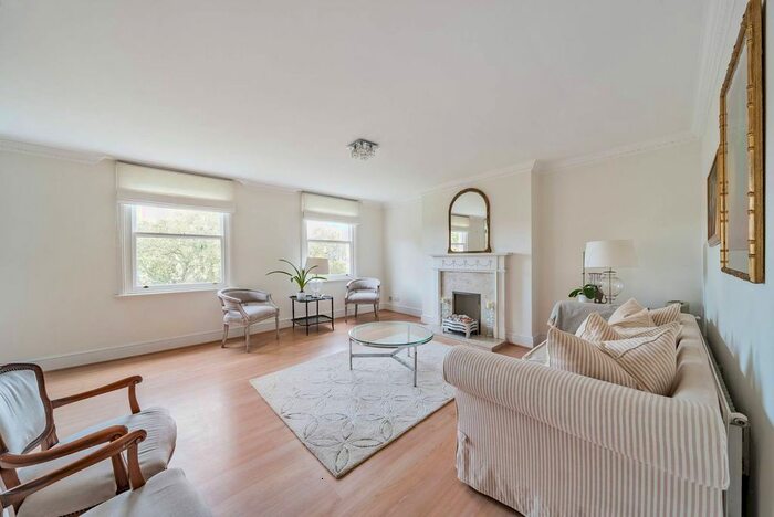 2 Bedroom Flat To Rent In Lyndsay Square, Westminster, London, SW1V