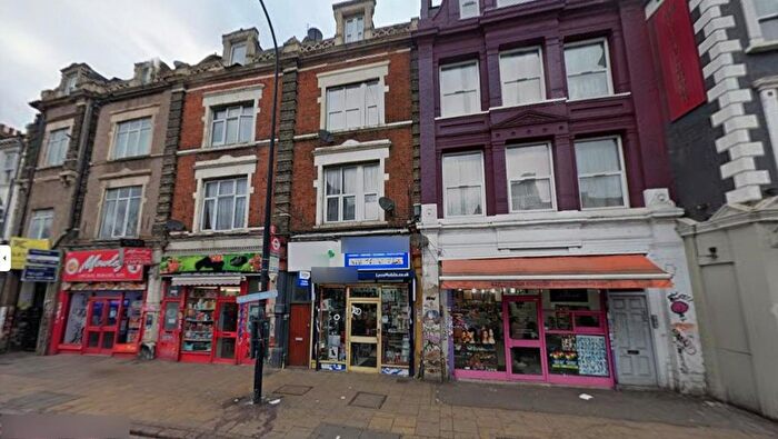 2 Bedroom Flat To Rent In New Cross Road, London, SE14