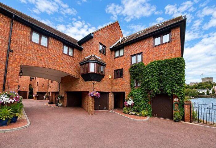 4 Bedroom Town House To Rent In Chantry Place, Eton, SL4