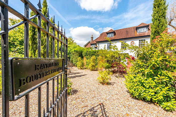 3 Bedroom Flat For Sale In Boulters Lock Island, Maidenhead, SL6