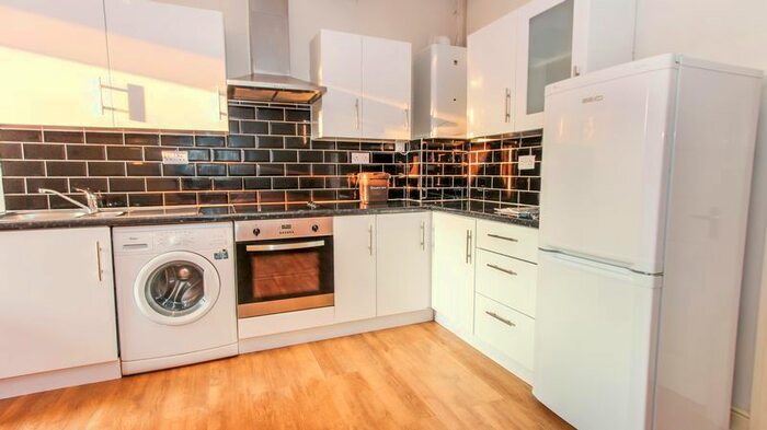 3 Bedroom Flat To Rent In Churchfield Avenue, London, N12