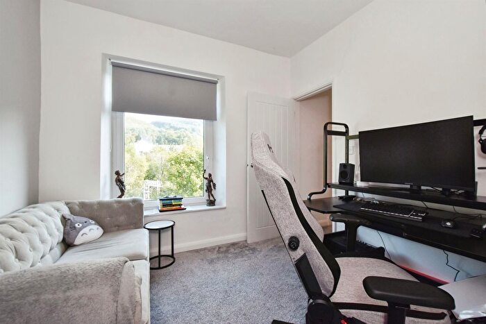 3 Bedroom End Of Terrace House For Sale In Aberdare Road, Mountain Ash, CF45