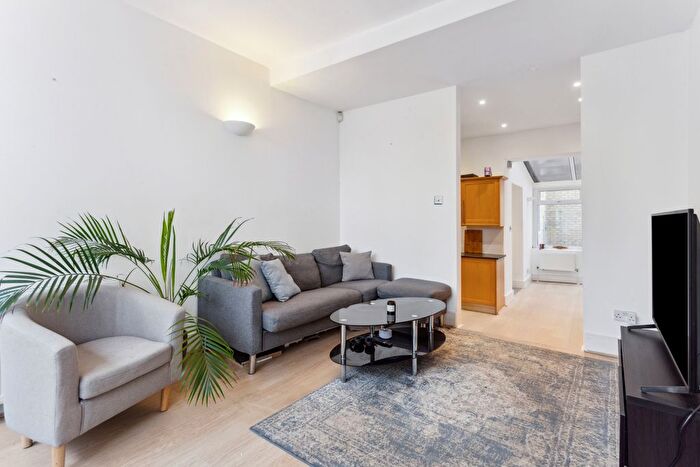 2 Bedroom Flat To Rent In Liverpool Road, Islington, N7